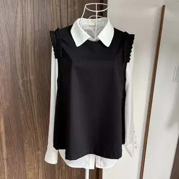 chambre de charme 프릴이 달린 블랙 베스트