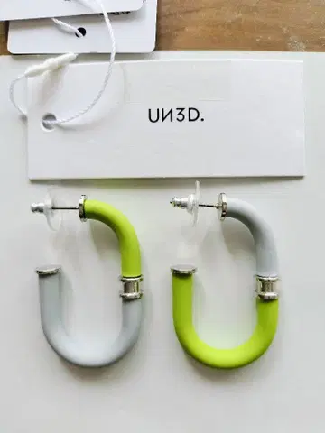 UN3D 2톤 커브 귀걸이 라임
