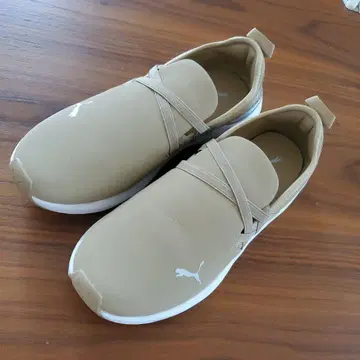 Puma Soft Foam 베이지 스니커즈