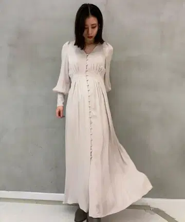 FRAY I.D 프레이 아이디 새틴 턱 롱 원피스 아이보리