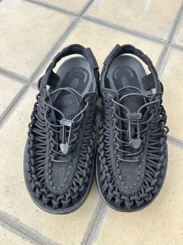 KEEN 샌들