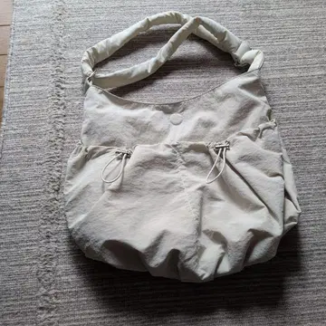 아이보리 숄더백 경량