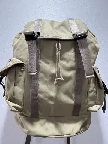 베이지 백팩 사이드 포켓 부착 디키즈(Dickies)