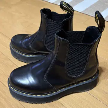 Dr. Martens 부츠