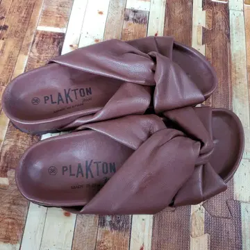 PLAKTON 브라운 크로스 디자인 샌들 36