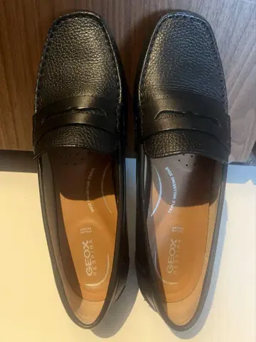 GEOX 블랙 가죽 로퍼