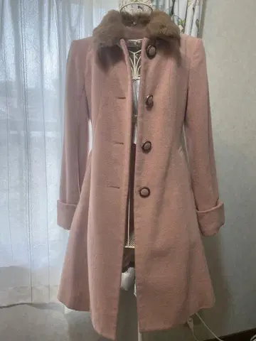 핑크 울 코트 퍼 포함 A 라인