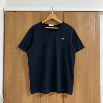 Lacoste V 넥 원 포인트 티셔츠 블랙 남녀 공용 티셔츠