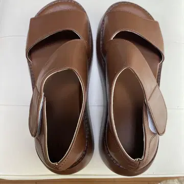 브라운 샌들 통굽