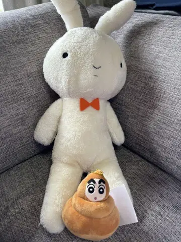 토끼 봉제 인형과 신짱 캐릭터 세트