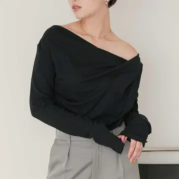 오프숄더 롱 슬리브 티셔츠