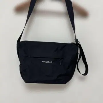 몽벨 블랙 숄더백 베르니나 S 블랙 완판템 컨디션 최상