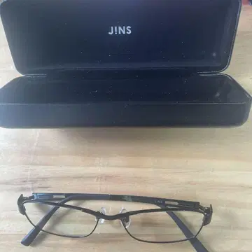 JINS 블랙 프레임 안경 케이스 포함