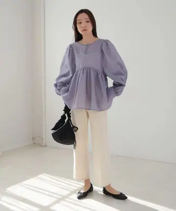Bab. 앞뒤 2way 소매 볼륨 리본 블라우스