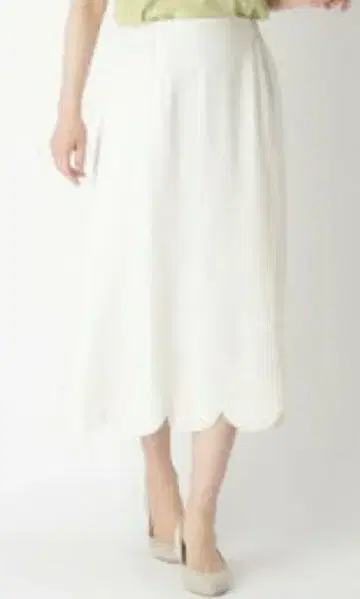 택 포함 새상품 LAURA ASHLEY 화이트 스캘럽 스커트 38