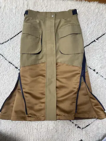 사카이 브라운 타이트 스커트