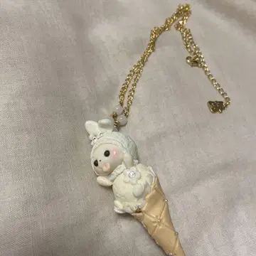 로보라비 토끼 목걸이