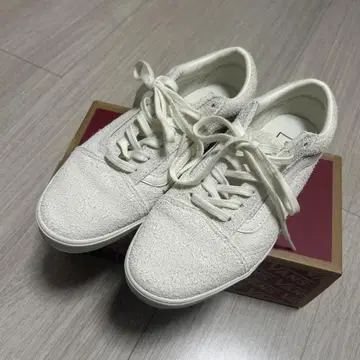 반스 화이트 23cm 콘테
