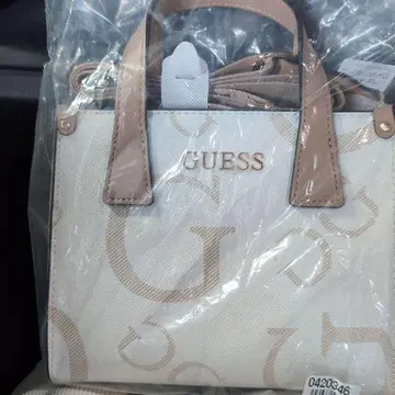 GUESS 숄더백 화이트/베이지