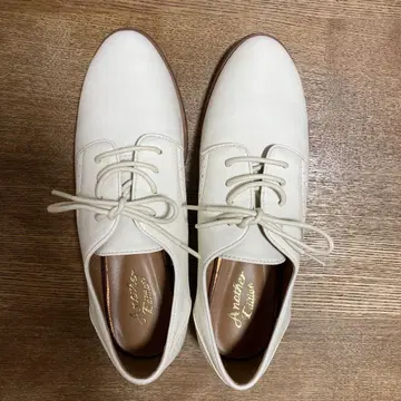 어나더 에디션 M 사이즈 화이트 레이스업 슈즈