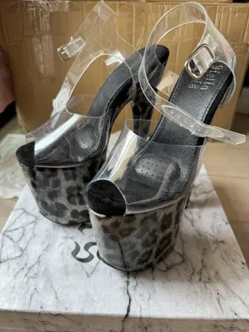 HELLA HEELS SIREN 2022 레오파드 샌들