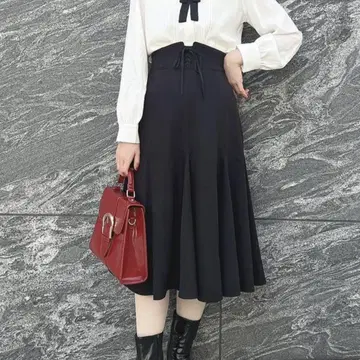 프론트 레이스업 내로우 플레어 스커트