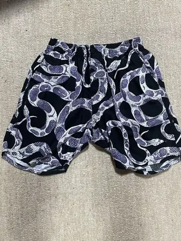 칼리 뱀 무늬 짧은 바지