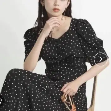 저스길리티 볼륨 슬리브 원피스 블랙 도트