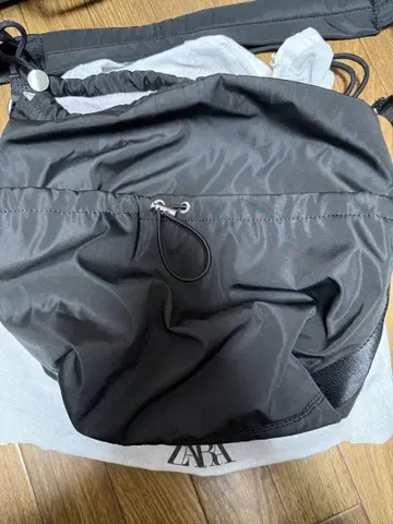 자라 블랙 나일론 드로우 스트링 백
