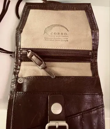 CORBO. 다크 브라운