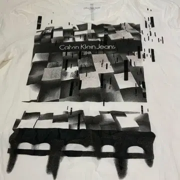 캘빈클라인 티셔츠 흑백 아트 V넥 셔츠 L 사이즈