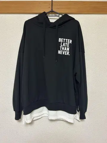 블랙 후드 부착 후드티 BETTER LATE THAN NEVER