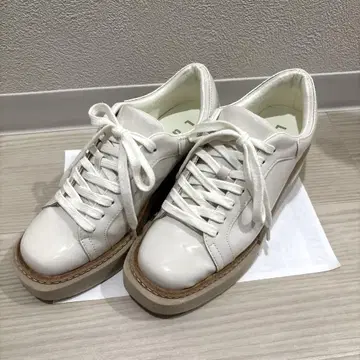 Lucida 화이트 통굽 스니커즈 에나멜 37 23.5cm 상당