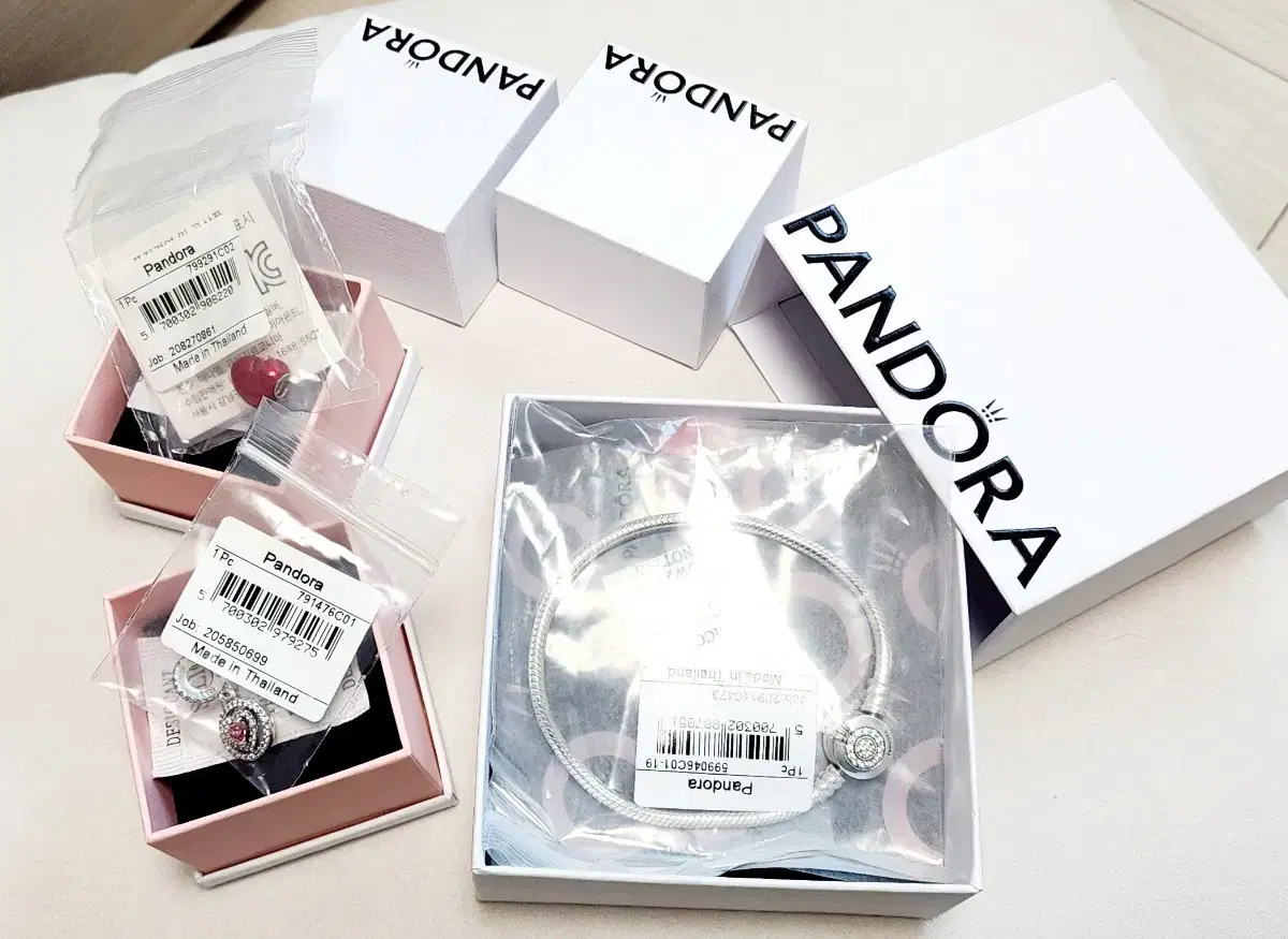 Unworn/Pandora Bracelet & Charm New