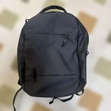 Incase 시티 도트 백팩