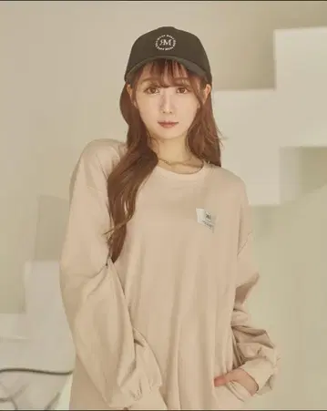 로즈뮤즈 "원 포인트 태그 롱 슬리브 티셔츠"
