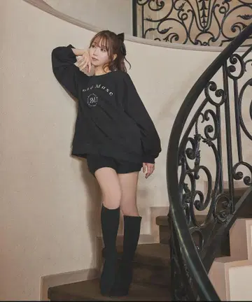 로즈뮤즈 "로즈 오리지널 빅 스웨트" 블랙