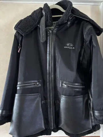 IMPALA 후드 부착 블랙 자켓 나비노 마사히로