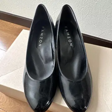 미사용 새상품 f by FAMZON 블랙 에나멜 펌프스 24.5cm