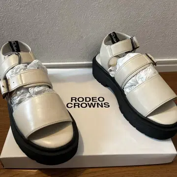 새상품 RODEO CROWNS 아이보리 샌들 L