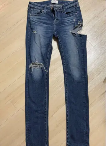 데미지 가공 다크 블루 데님 팬츠