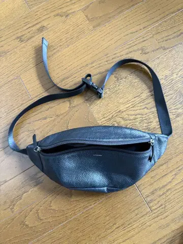 ADAM PATEK 블랙 바디백