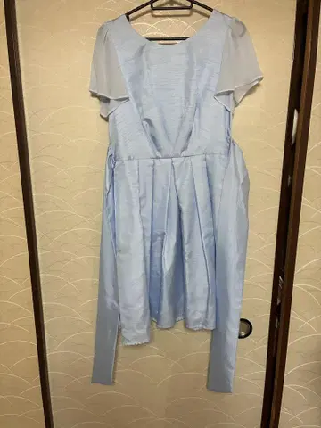 스카이블루 반팔 무릎 기장 원피스 허리 리본 포함