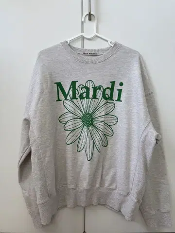 Mardi 말디 자수 맨투맨 트레이닝복
