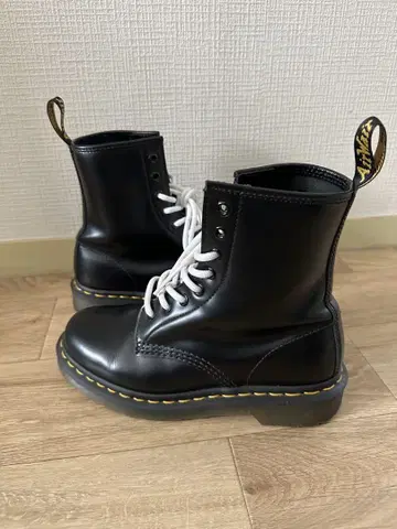 닥터마틴 워크 부츠 uk4 23~23.5cm