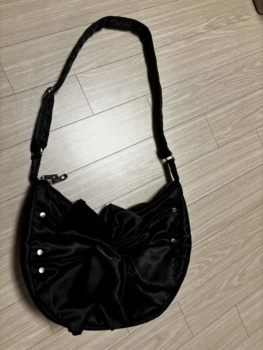 이가마카라스 리본 숄더백 새것