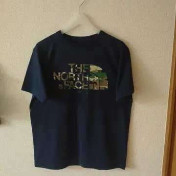 THE NORTH FACE 카모플라쥬 프린트 티셔츠 네이비