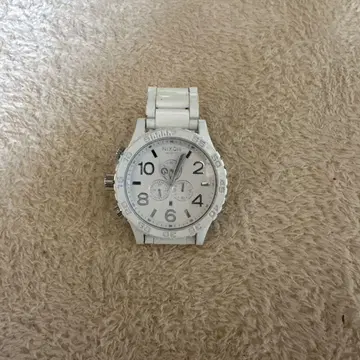 NIXON 화이트 크로노그래프 시계