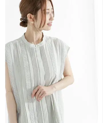 테치치 프론트 레이스&핀턱 블라우스 네이비