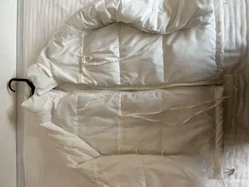 화이트 다운 자켓 후드 부착